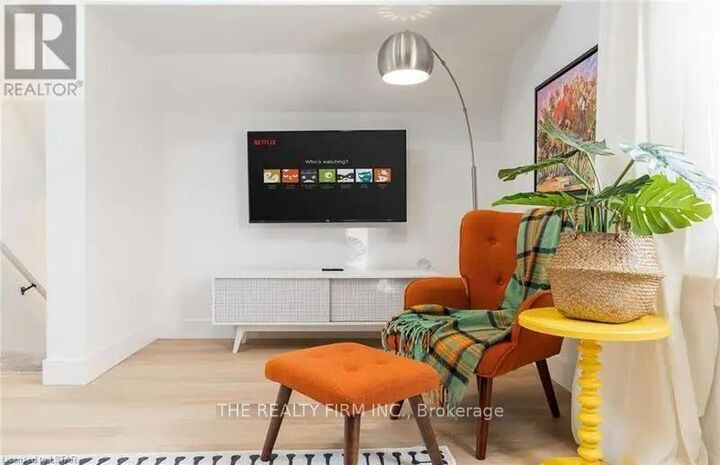 Property Photo: 304 Oxford Street E 3 ON N6A 1V4