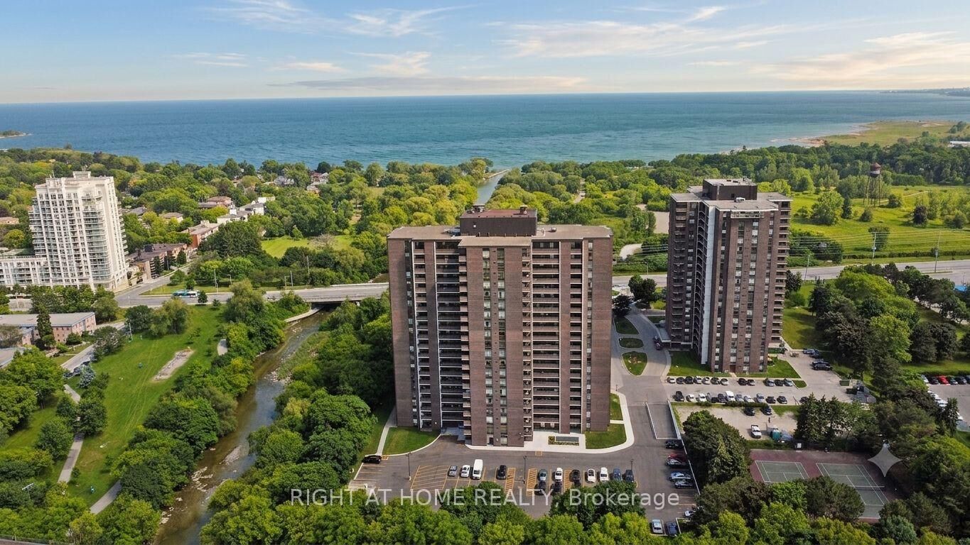 Property Photo:  1535 Lakeshore Road E 808  ON L5E 3E2 