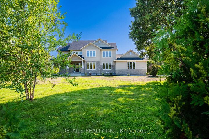 Property Photo: 28 Ridingview Crescent ON K2S 1W3
