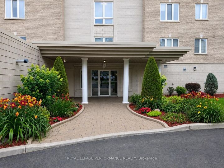 Property Photo: 136 Edwards Street 206 ON K4K 1T5
