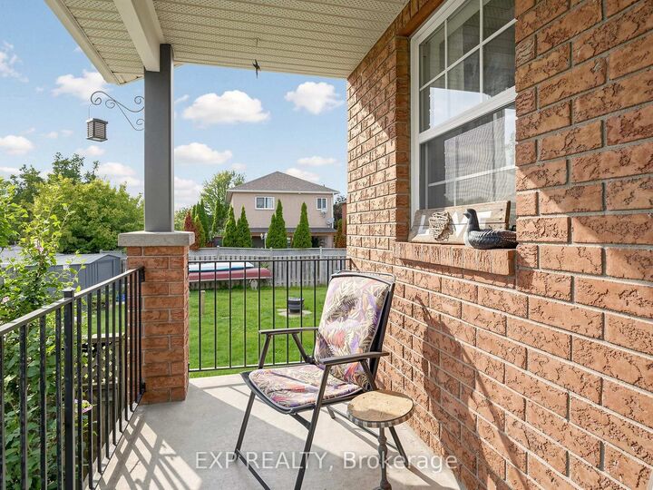 Property Photo: 33 Wrendale Crescent ON L4P 4C4