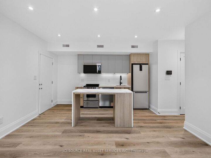 Property Photo: 28 Norcross Road Unit 6 ON M3H 2R4