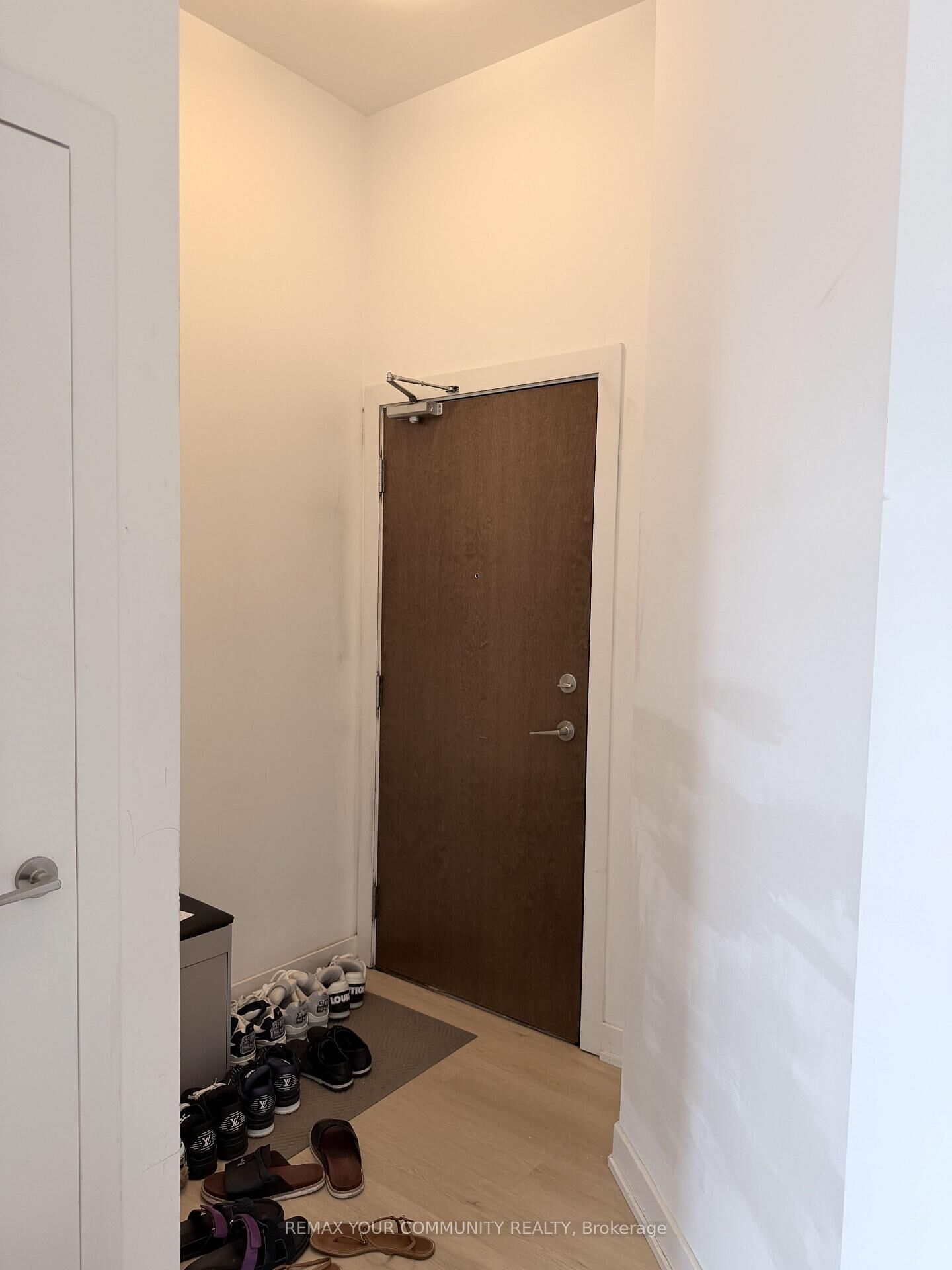Property Photo: 2220 Lakeshore Boulevard Ph2 ON M8V 0C1