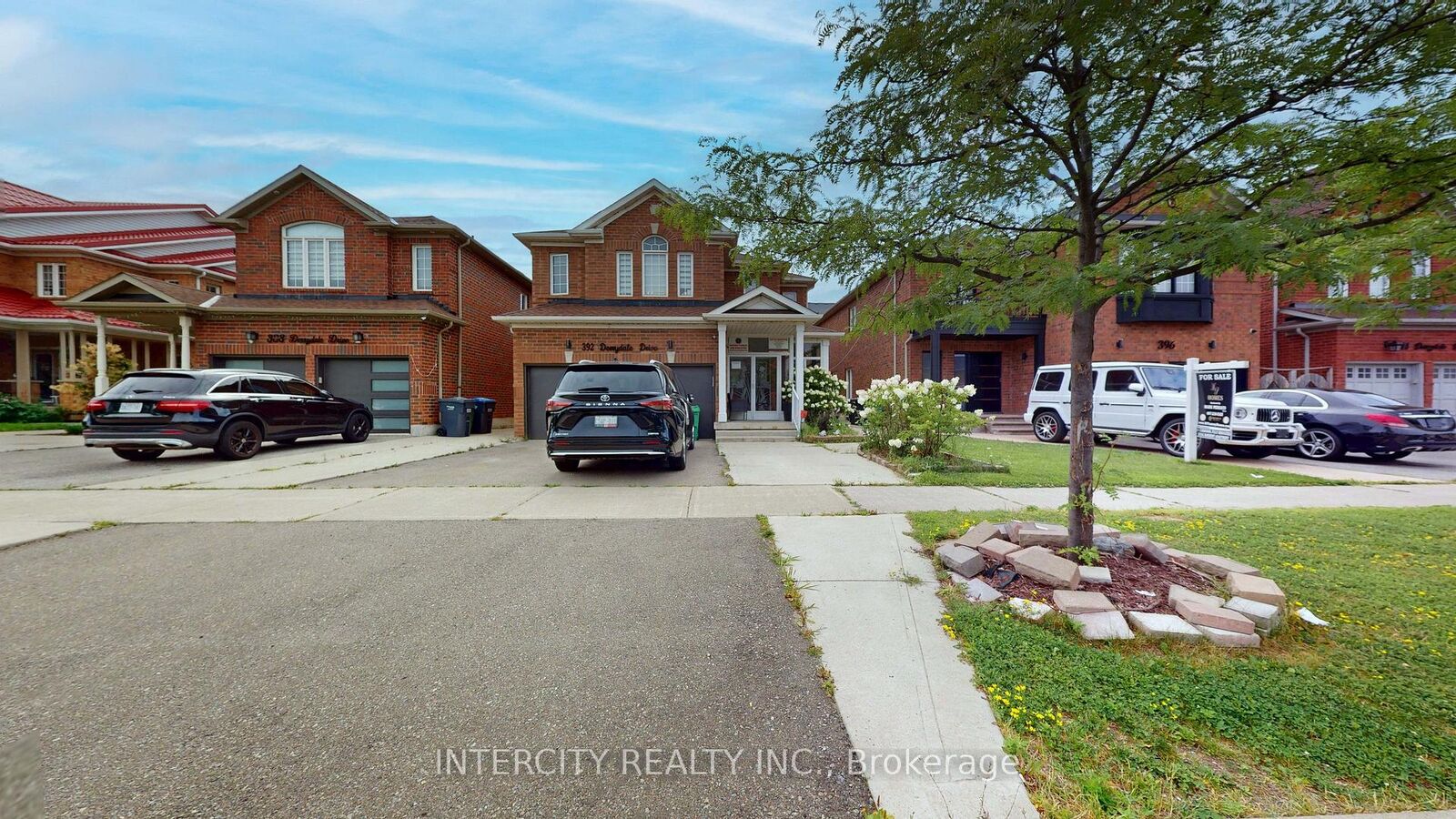 Property Photo:  392 Derrydale Drive Lower  ON L5W 0E1 