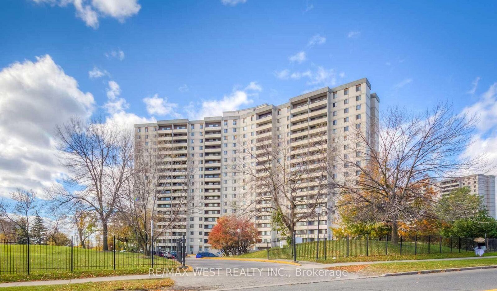 Property Photo: 5 San Romano Way 1510 ON M3N 2Y4
