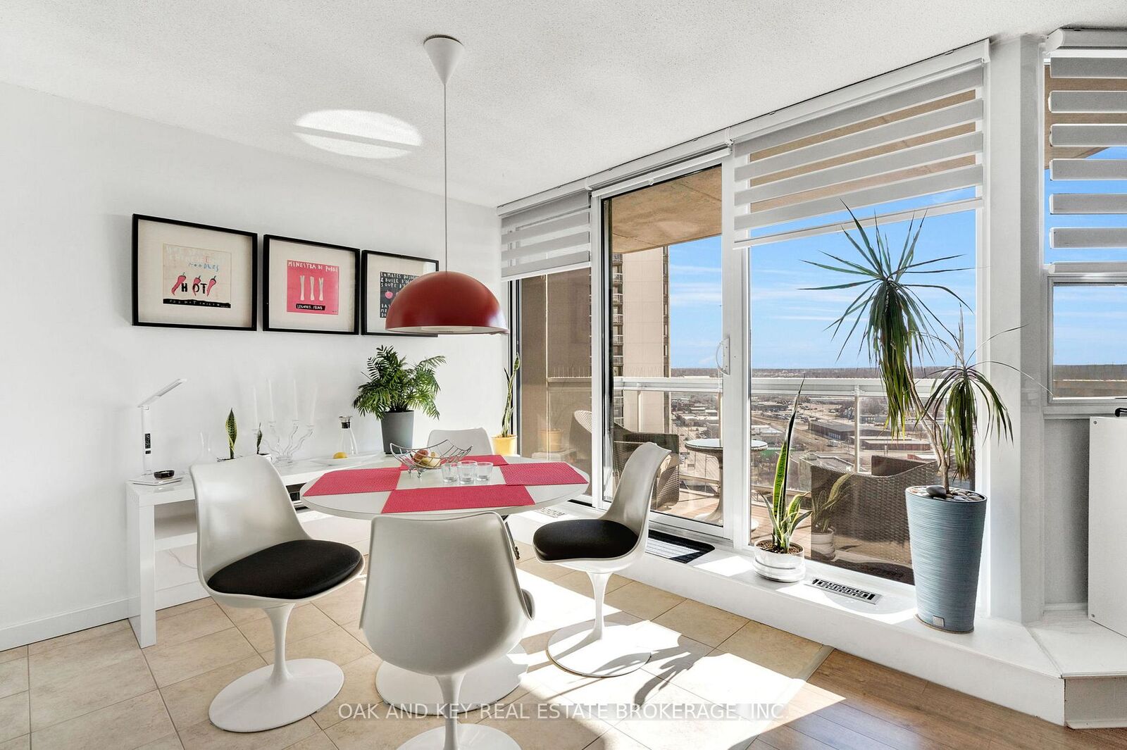 Property Photo: 323 Colborne Street 1805 ON N6B 3N8