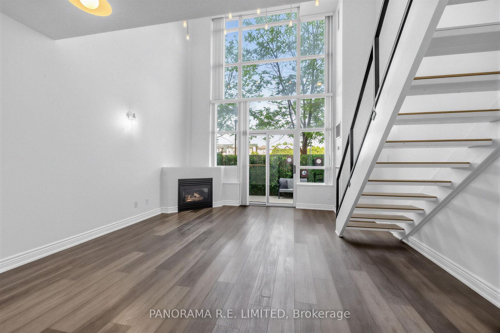 Property Photo:  200 Manitoba Street 122  ON M8Y 3Y9 