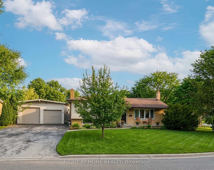 68 Downing Crescent — photo 1