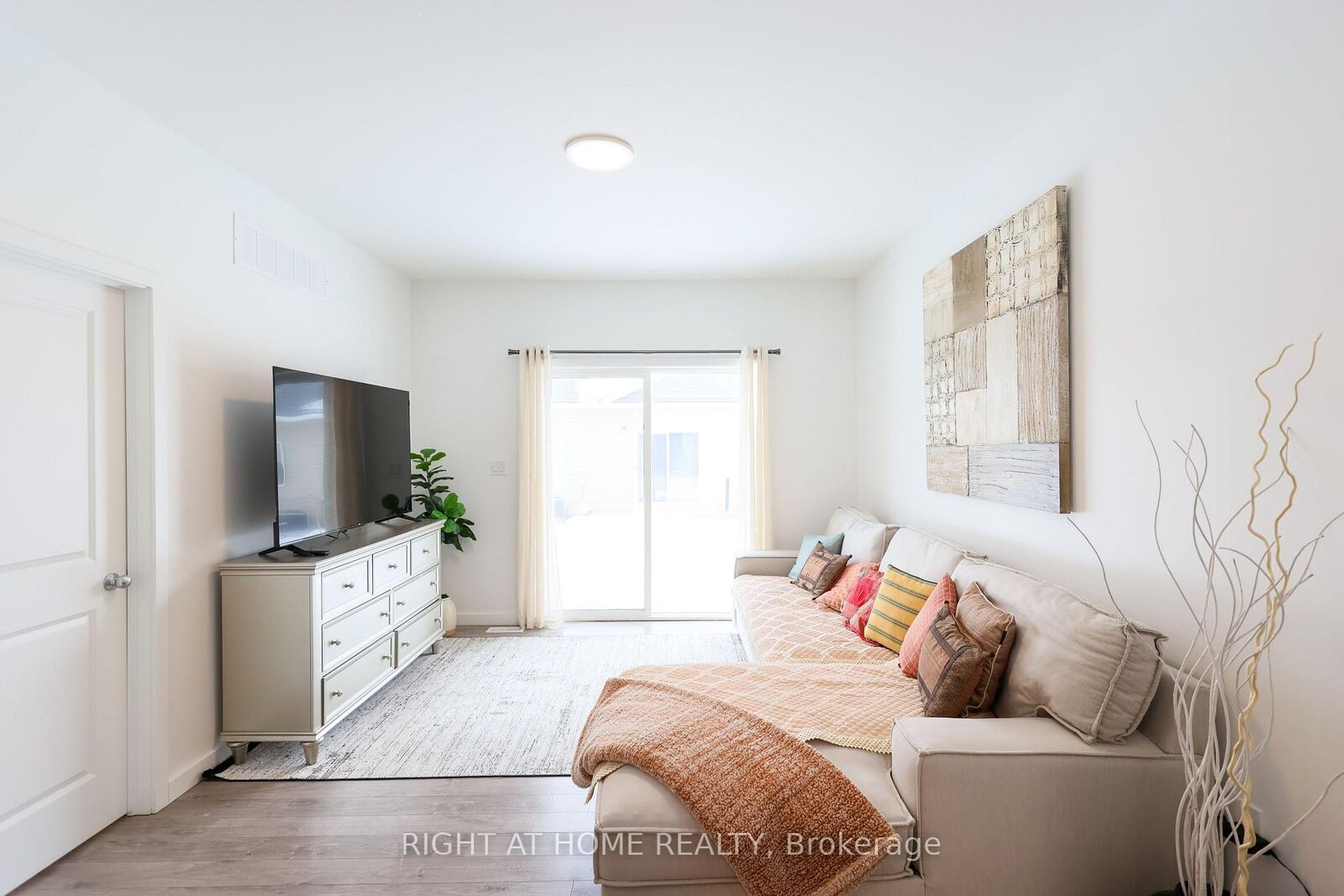 Property Photo: 100 Highriver Trail 32 ON L3C 0H6