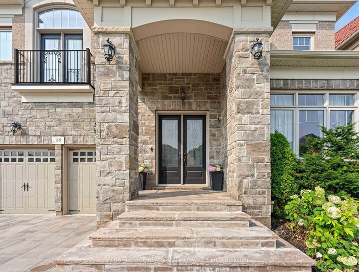 Property Photo: 118 Coastline Drive ON L6Y 0S4
