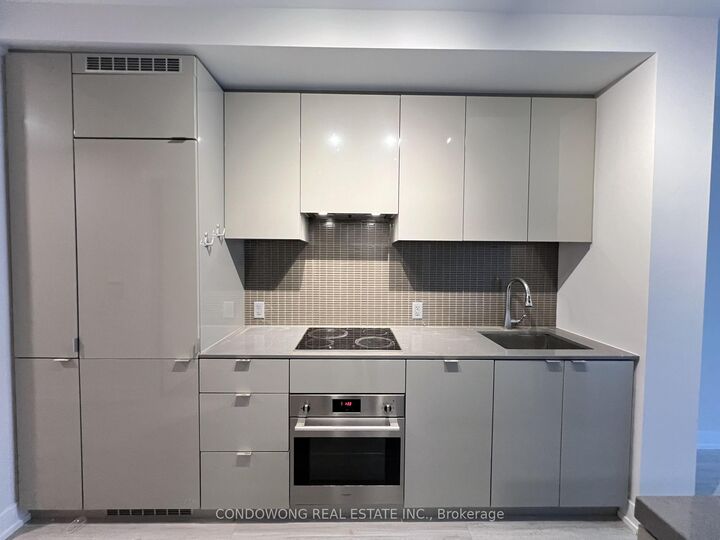 Property Photo:  7 Grenville Street 1110  ON M4Y 0E9 