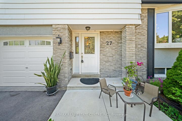Property Photo: 27 Jefferson Road ON L6S 2G6