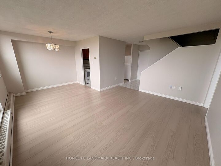 Photo de la propriété: 1050 Stainton Drive 327 ON L5C 2T7