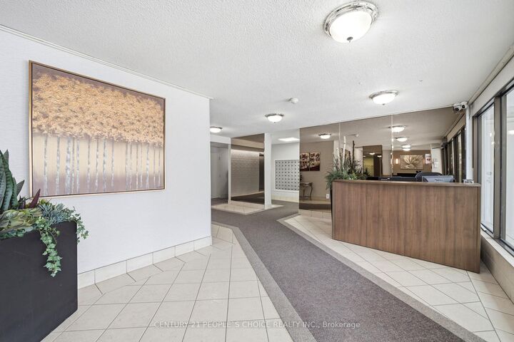 Property Photo:  18 Knightsbridge Road 2109  ON L6T 3X5 