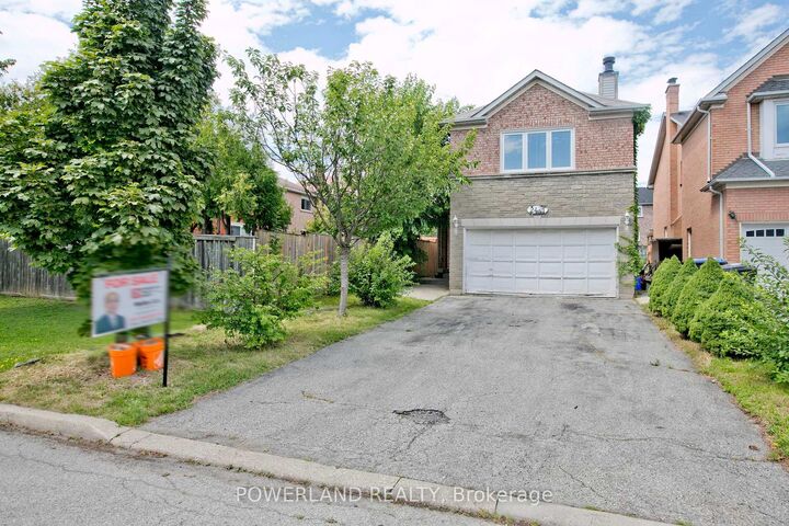 Property Photo: 2441 Strathmore Crescent ON L5M 5K2