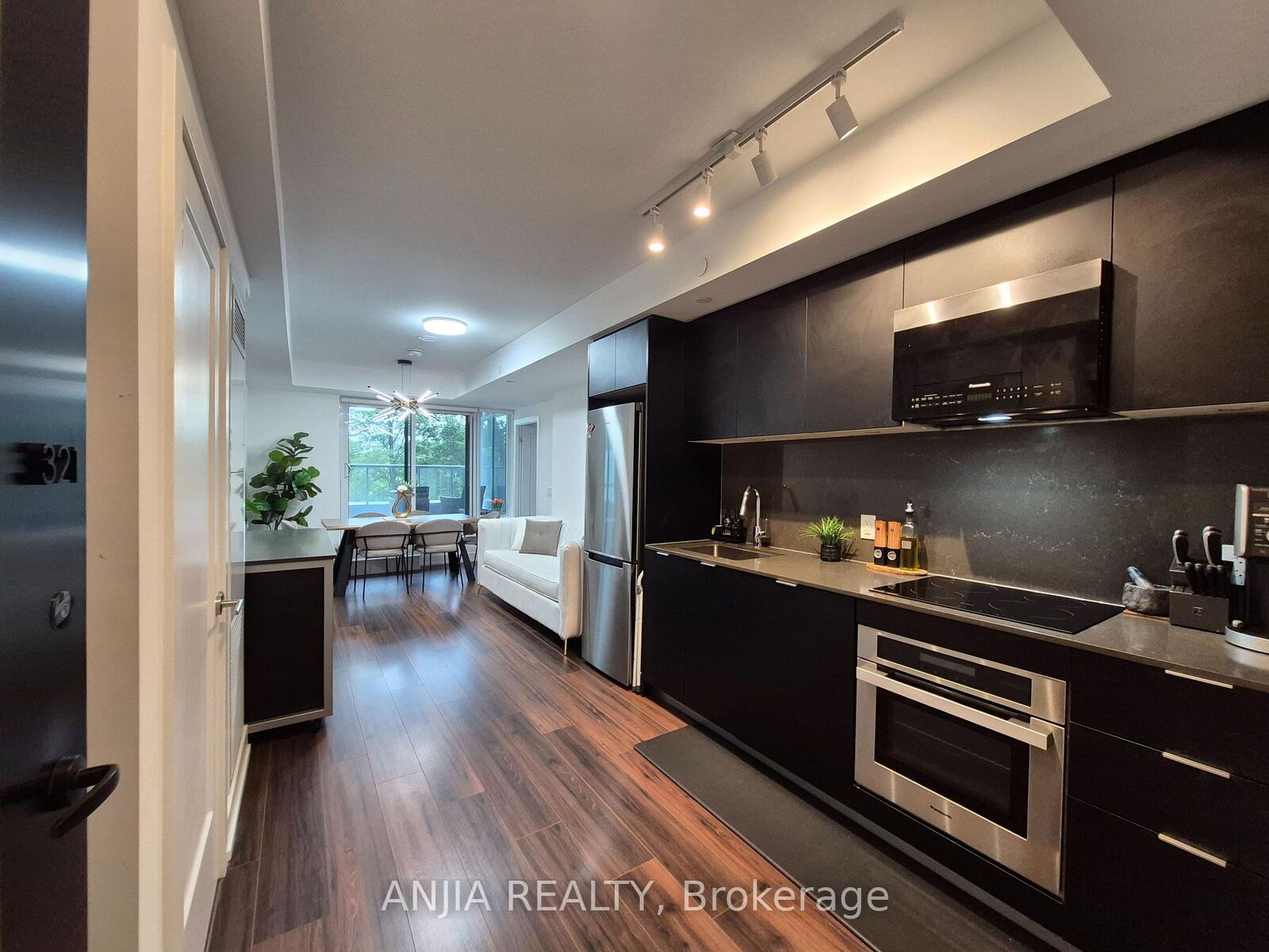 Property Photo: 8 Cedarland Drive 321 ON L6G 0H4