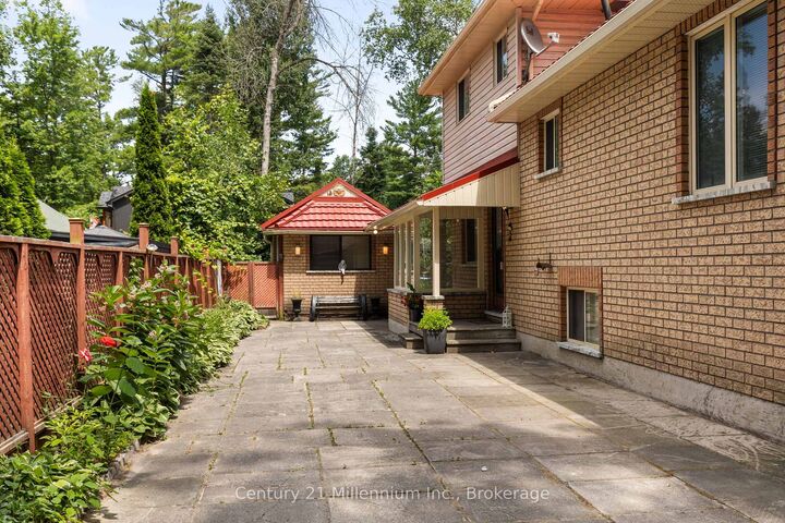Photo de la propriété:  49 32nd Street N  ON L9Z 2C4 