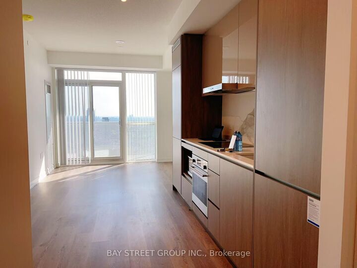 Property Photo: 28 Interchange Way 4208 ON L4K 0P8