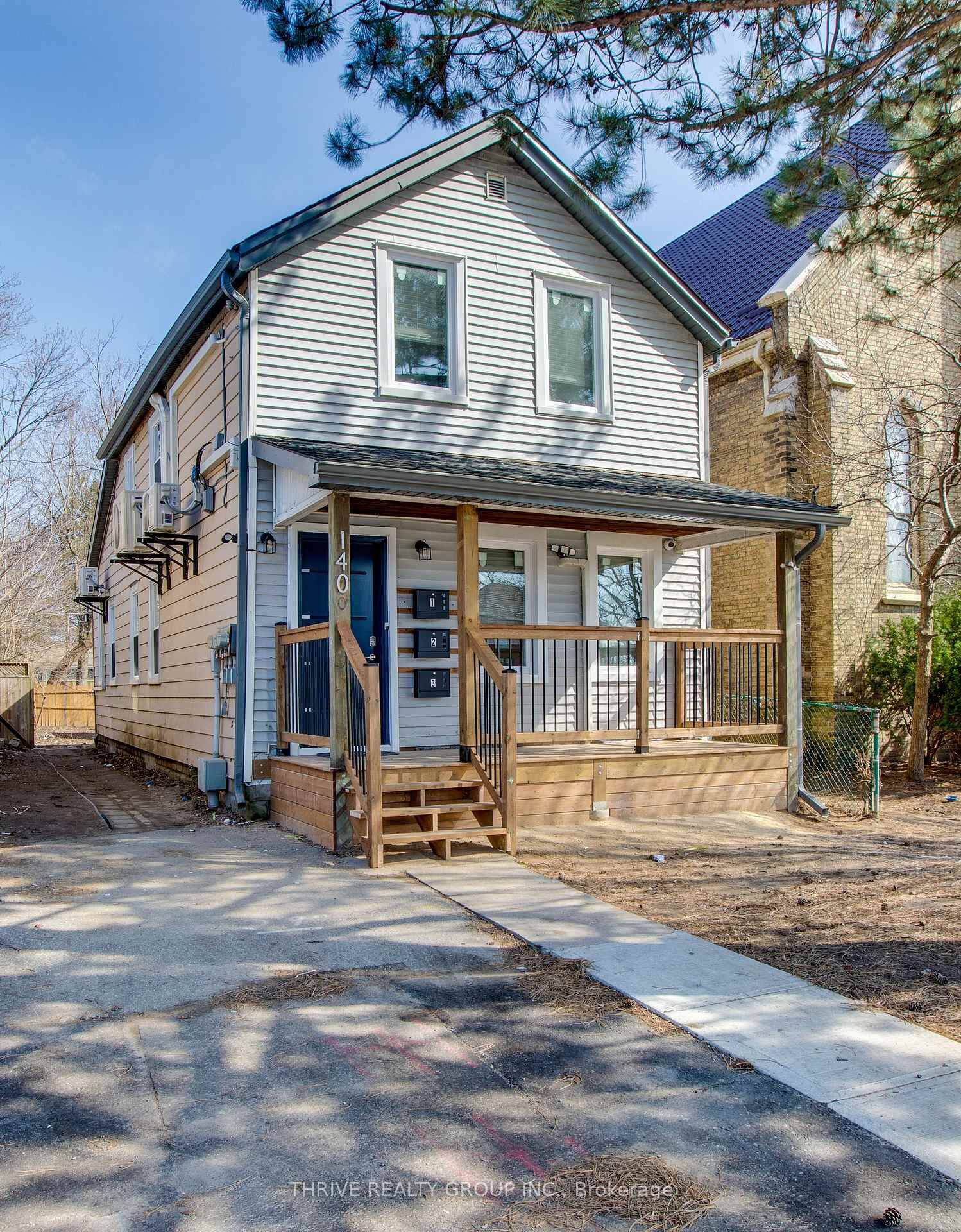 Property Photo: 140 Wellington Street 3 ON N6B 2K8