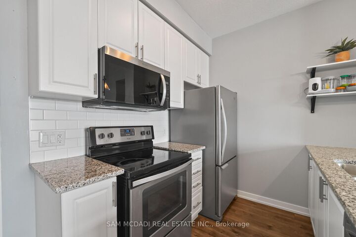 Property Photo: 2490 Old Bronte Road 622 ON L6M 0Y5