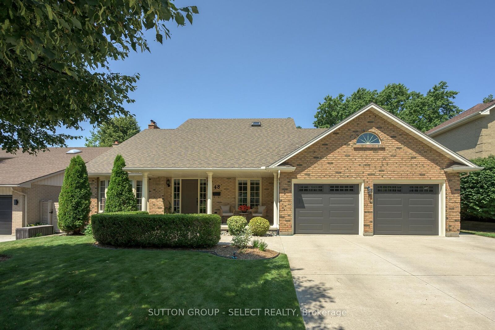 Property Photo: 48 Lookout Court ON N6K 3L5