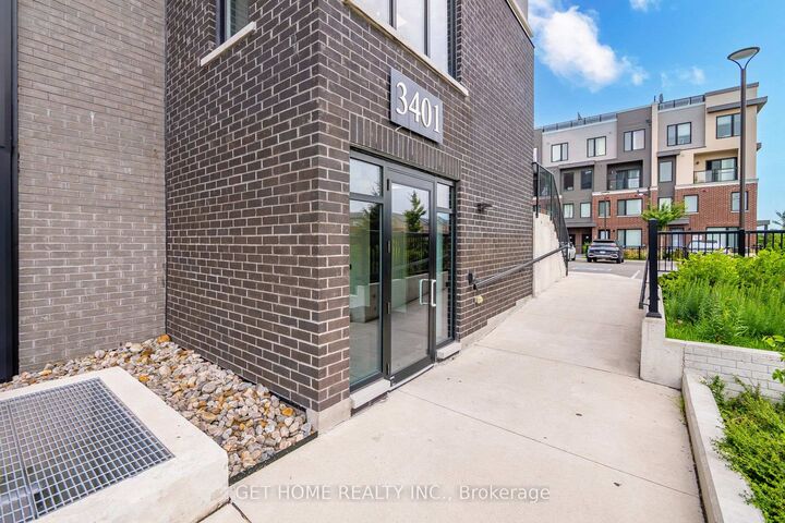 Property Photo: 3401 Ridgeway Drive 321 ON L5L 0B9