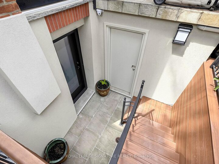 Property Photo:  75 Brunswick Avenue Lower  ON M5S 2L8 