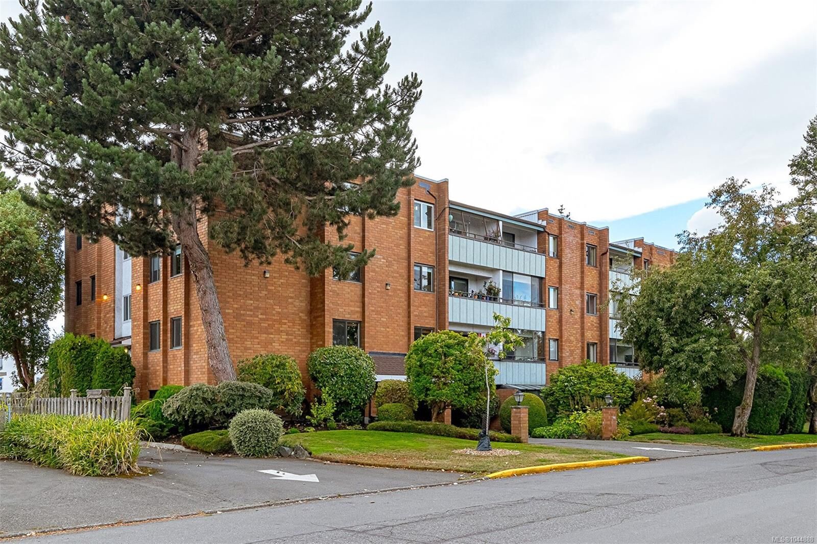 Property Photo: 853 Selkirk Ave #203 BC V9A 2T7