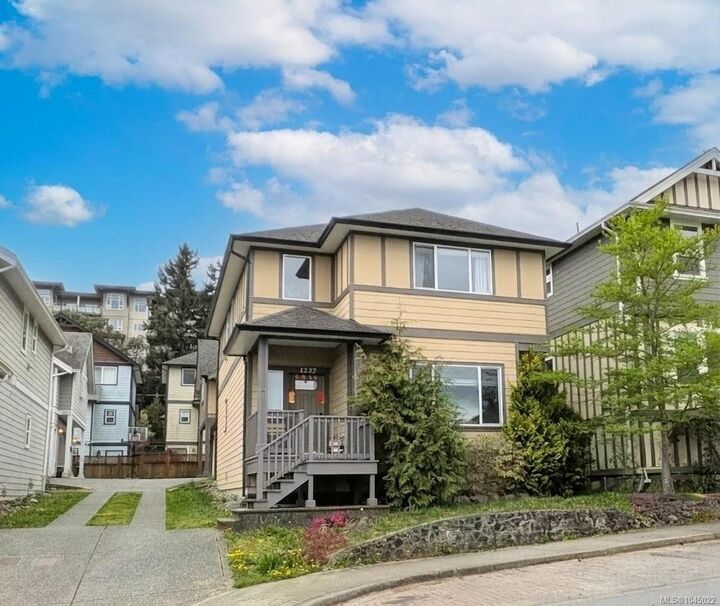 1227 Freshwater Cres — photo 1