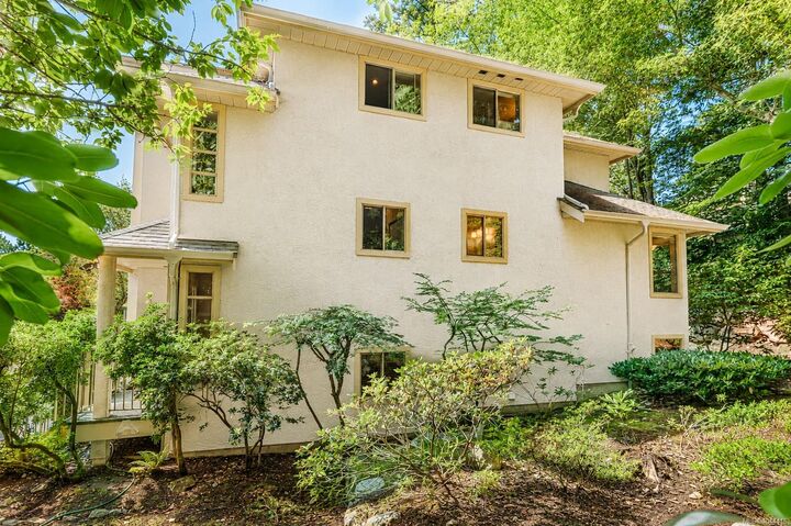 Property Photo: 510 Marsett Pl #405 BC V8Z 7J1