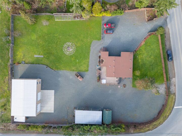 Property Photo: 1143 Bellevue Rd BC V9P 2C4
