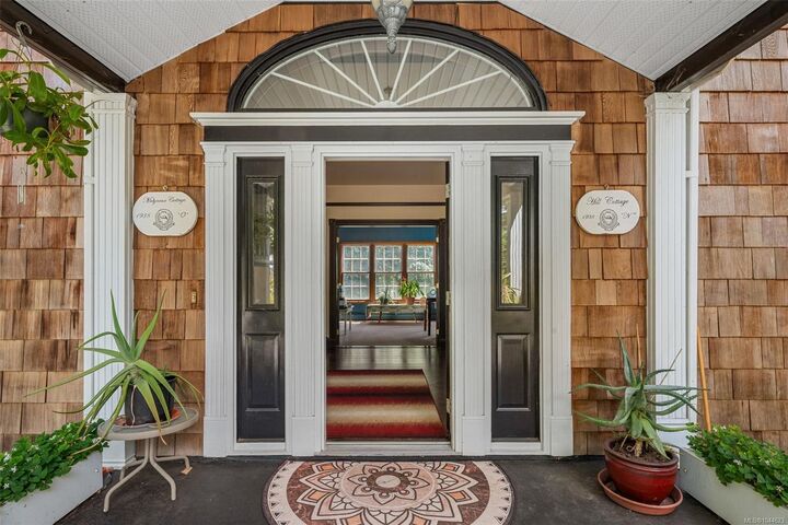 Property Photo: 4755 Fairbridge Dr BC V9L 6N8
