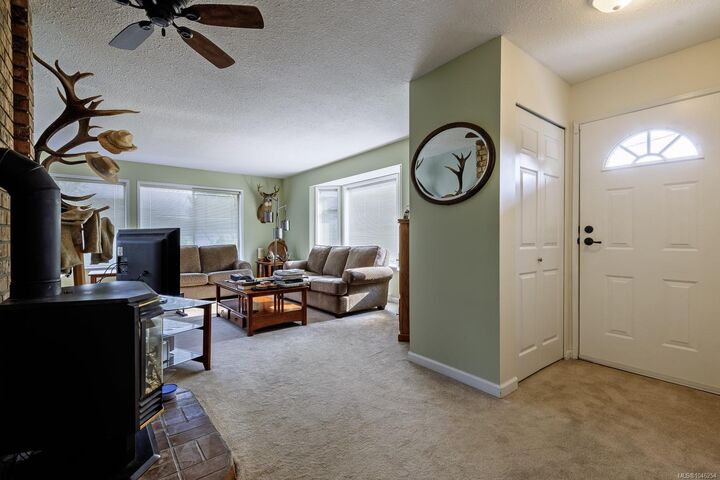 Property Photo: 6789 Philip Rd BC V0R 2H0