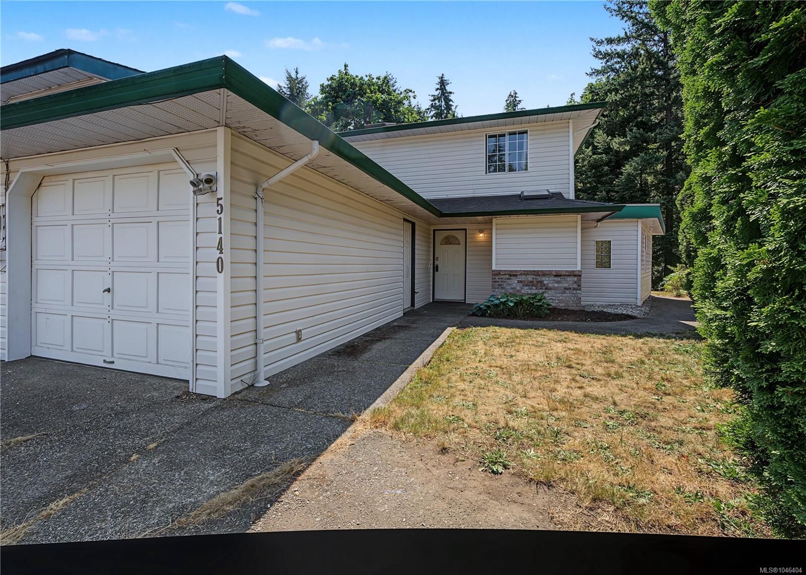 Property Photo: 5140 Carol Pl #2 BC V9T 5Z3
