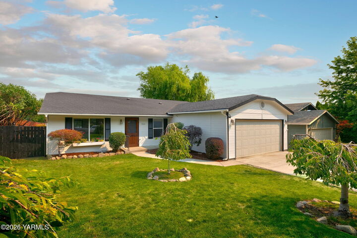 Property Photo: 7505 W Lincoln Ave WA 98908