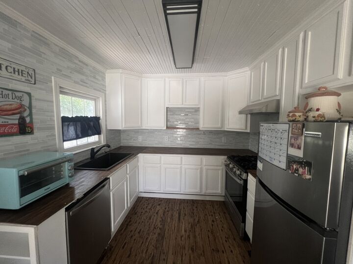 Property Photo: 107 W 7th Street TX 78621