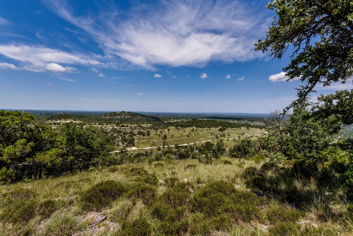 Property Photo:  