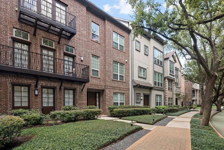 Property Photo: 3939 W Alabama Street 2-413 TX 77027