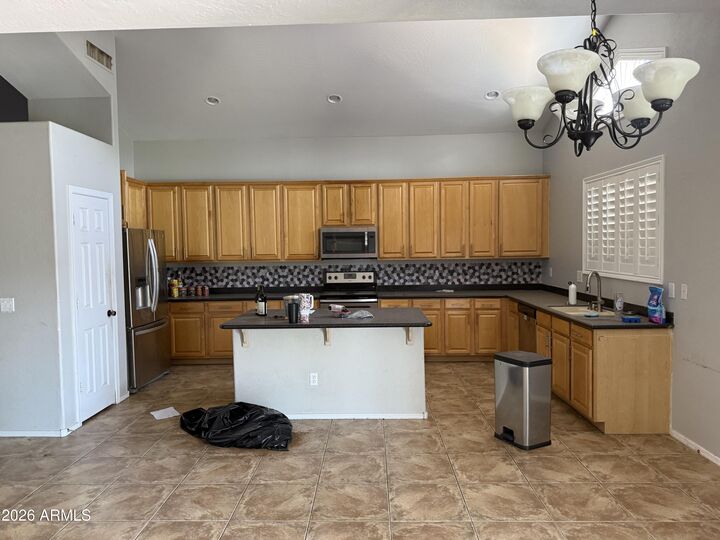 Property Photo: 631 W Rattlesnake Place AZ 85122