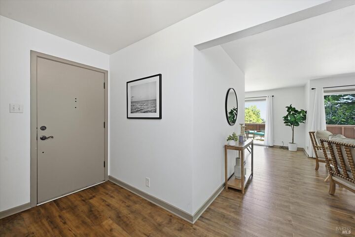 Property Photo:  5 Sausalito Boulevard 1  CA 94965 