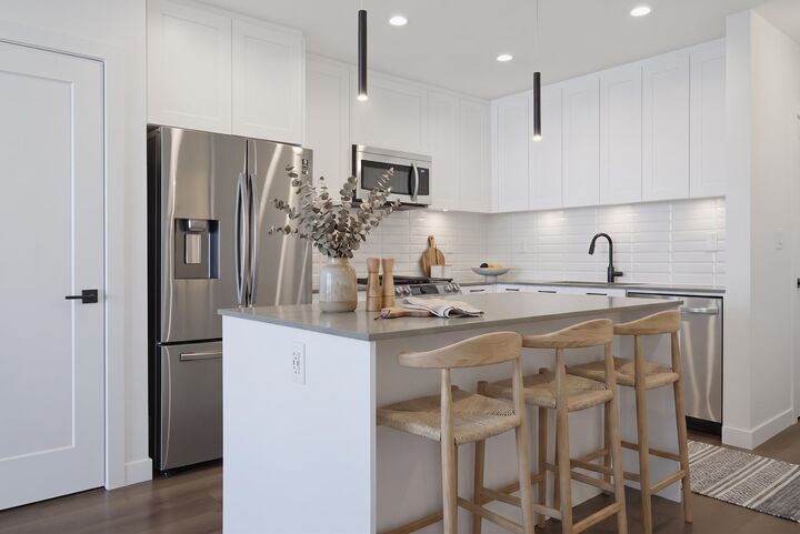20052 83A Avenue 401 — photo 1