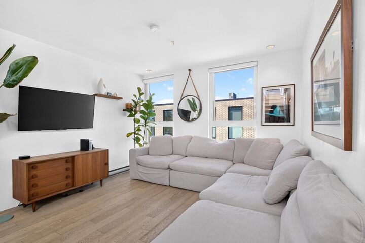 Property Photo: 1647 E Pender Street 305 BC V5L 1W2