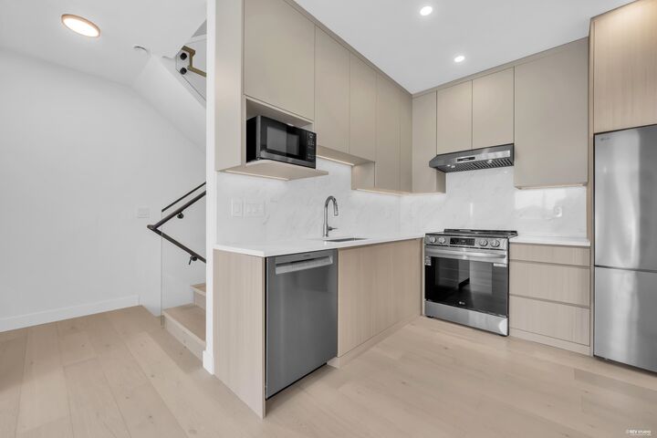 Property Photo: 3800 Pender Street 4 BC V5C 2L5