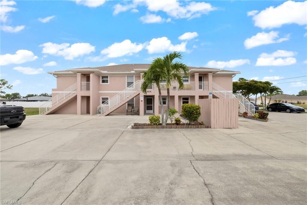 Property Photo:  904 SE 13th St 201  FL 33990 