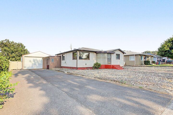 Property Photo:  1325 7th Street  WA 99403 