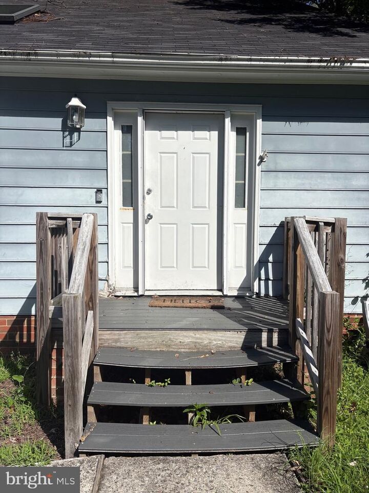 Property Photo: 424 Wadsworth Drive VA 23224