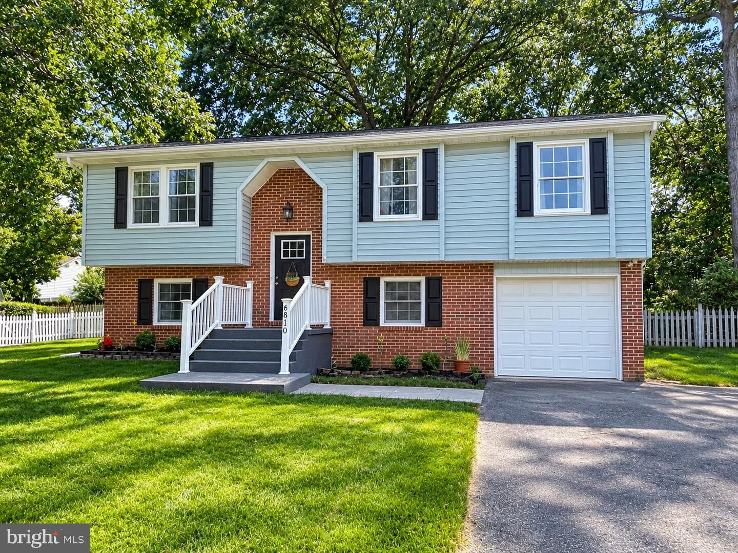 Property Photo: 6810 Estate Lane VA 22407