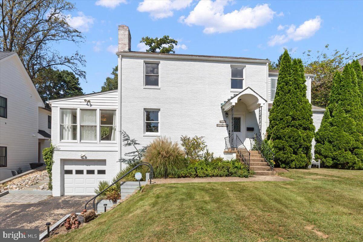 Property Photo:  6023 Walhonding Road  MD 20816 
