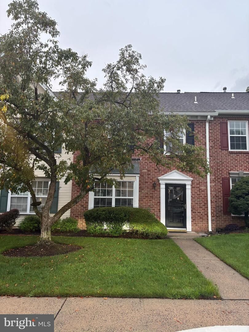 Property Photo:  10 Lindsey Court  NJ 08823 