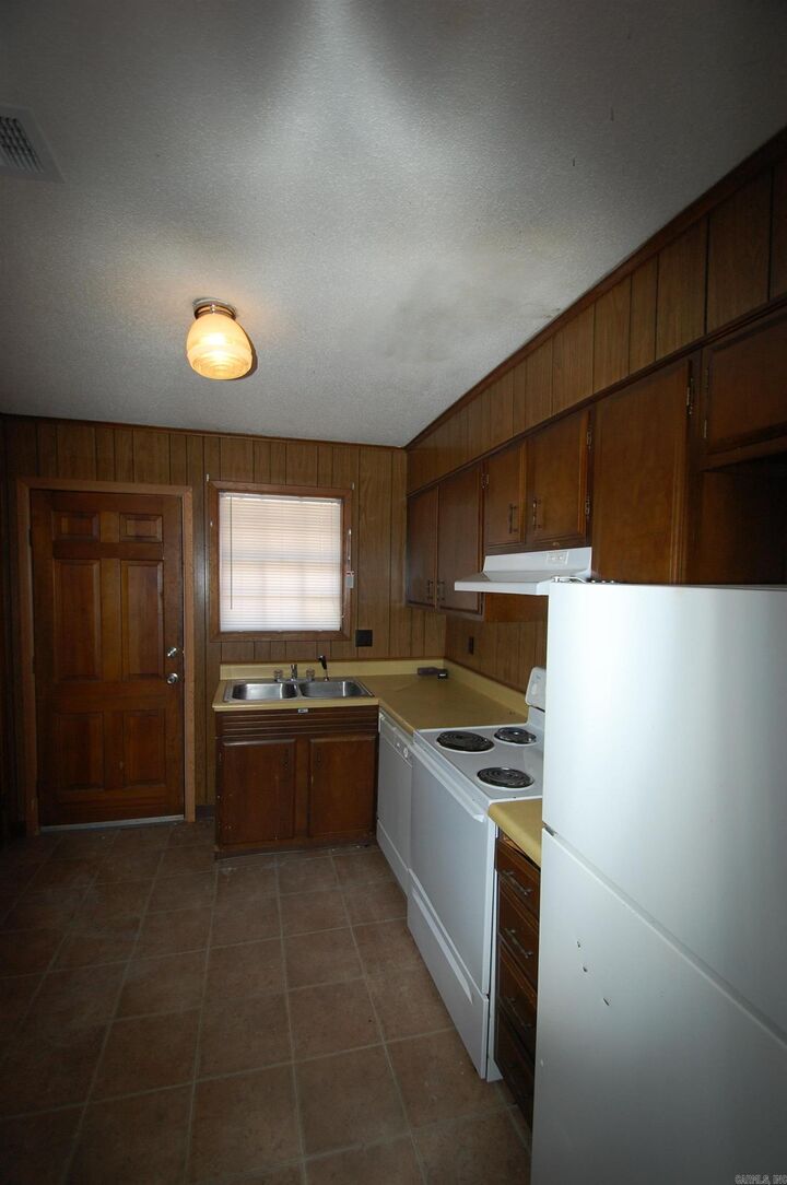 Property Photo:  8205 E Woodview Drive  AR 72120 